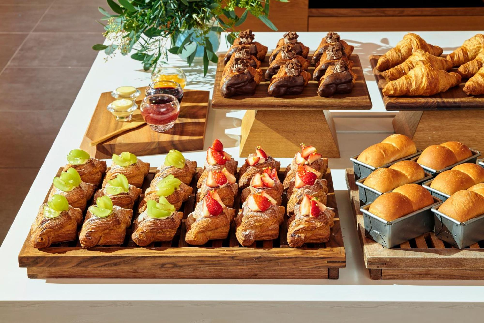 Omo7 Osaka By Hoshino Resorts Exteriér fotografie A selection of pastries